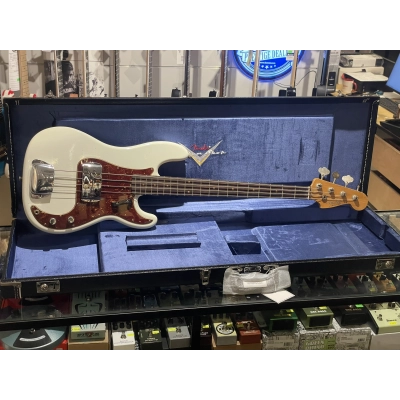 Bosinė gitara Fender Custom Shop 63 Precision Bass Journeyman Aged Olympic White